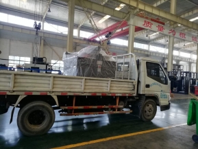 發往湖南益陽的數控銅排加工機昨日已裝車發貨