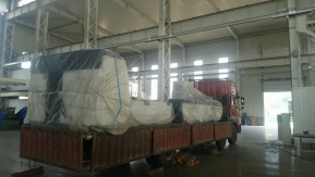 發往江蘇鎮江市的數控母線沖剪機昨日已順利裝車出發