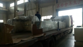 江蘇鹽城市客戶訂購的數控沖剪機昨日已順利出發
