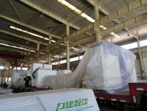 江蘇無錫客戶訂購的數控母線沖剪機裝車完畢準備出發