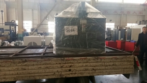 江蘇常州市客戶訂購的數控母線機已順利發貨