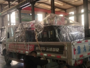 鹽城和無錫客戶訂購的數控母線加工機今日已順利裝車發貨-力建數控
