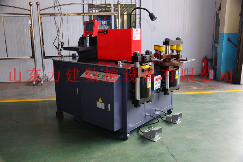 如何挑選適合自己的數控母線加工機-力建數控