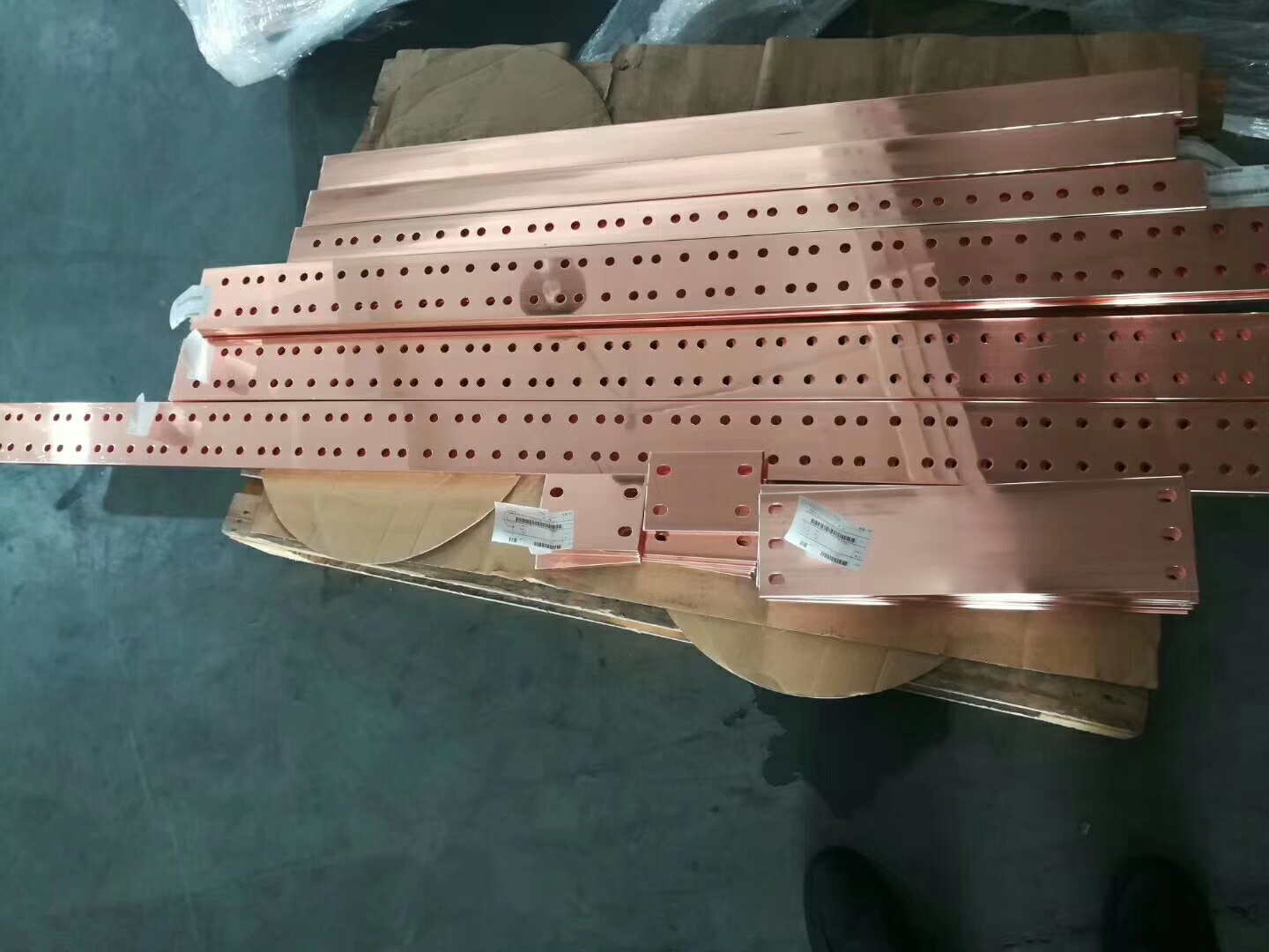 母排加工機