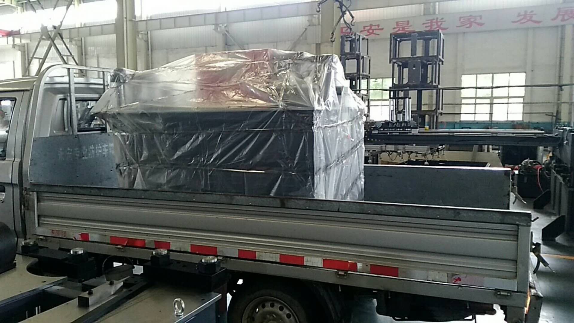 山東濟南平陰縣的數控銅排加工機母線加工機裝車送貨