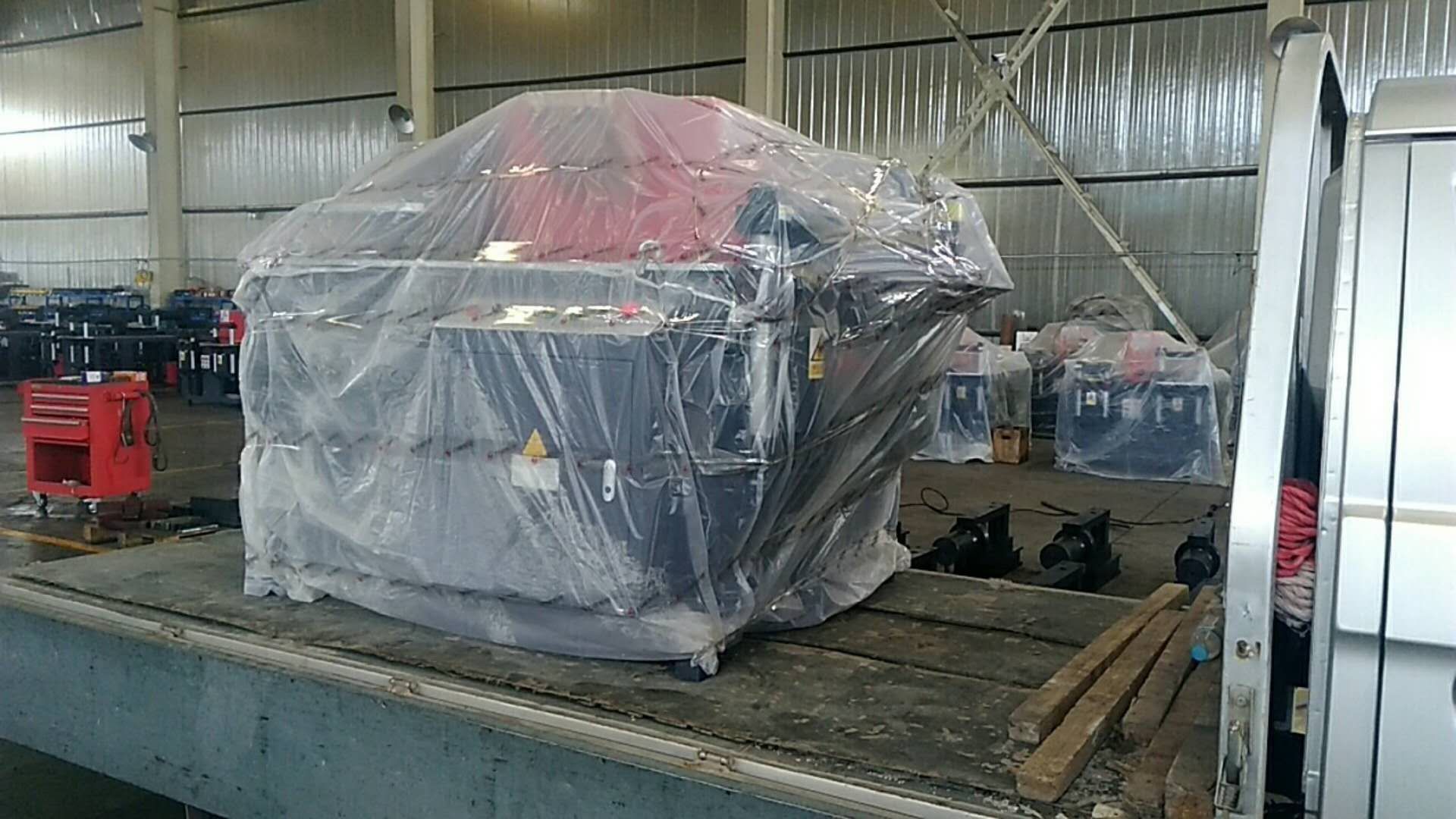 河南新鄉客戶訂購的數控母線加工機母排加工機順利發貨