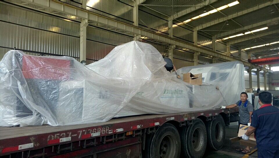 黑龍江哈爾濱客戶訂購的數控母線折彎機