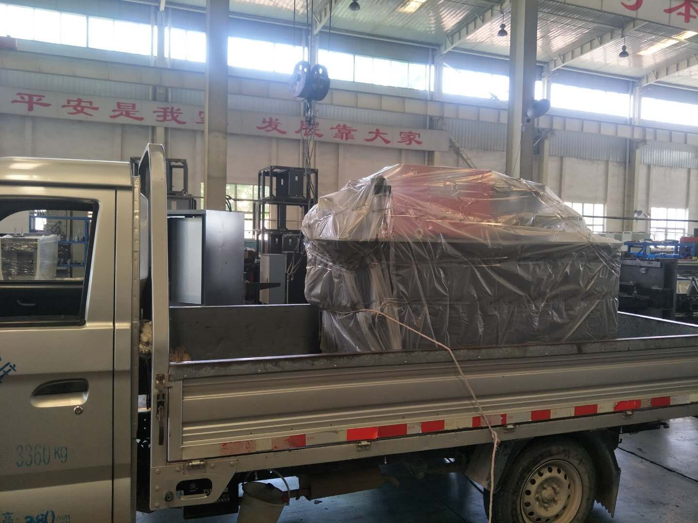 河南周口客戶訂購的數控母線加工機母排加工機裝車發貨