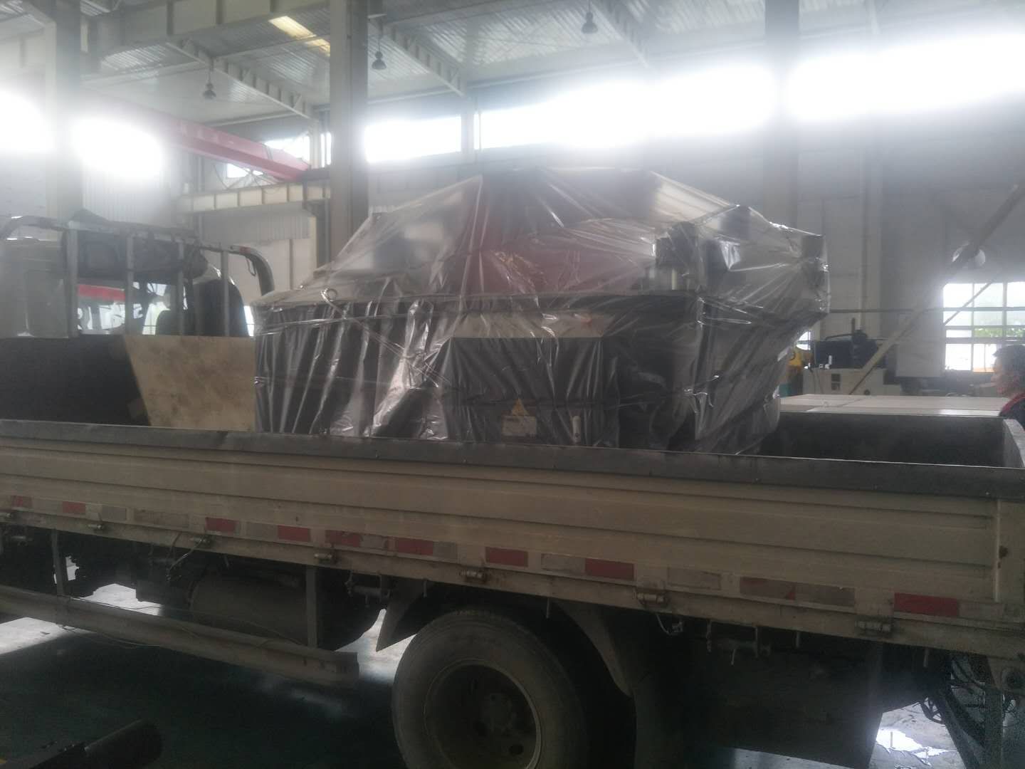 河北滄州客戶訂購的數控母排加工機母線加工機已裝車發貨