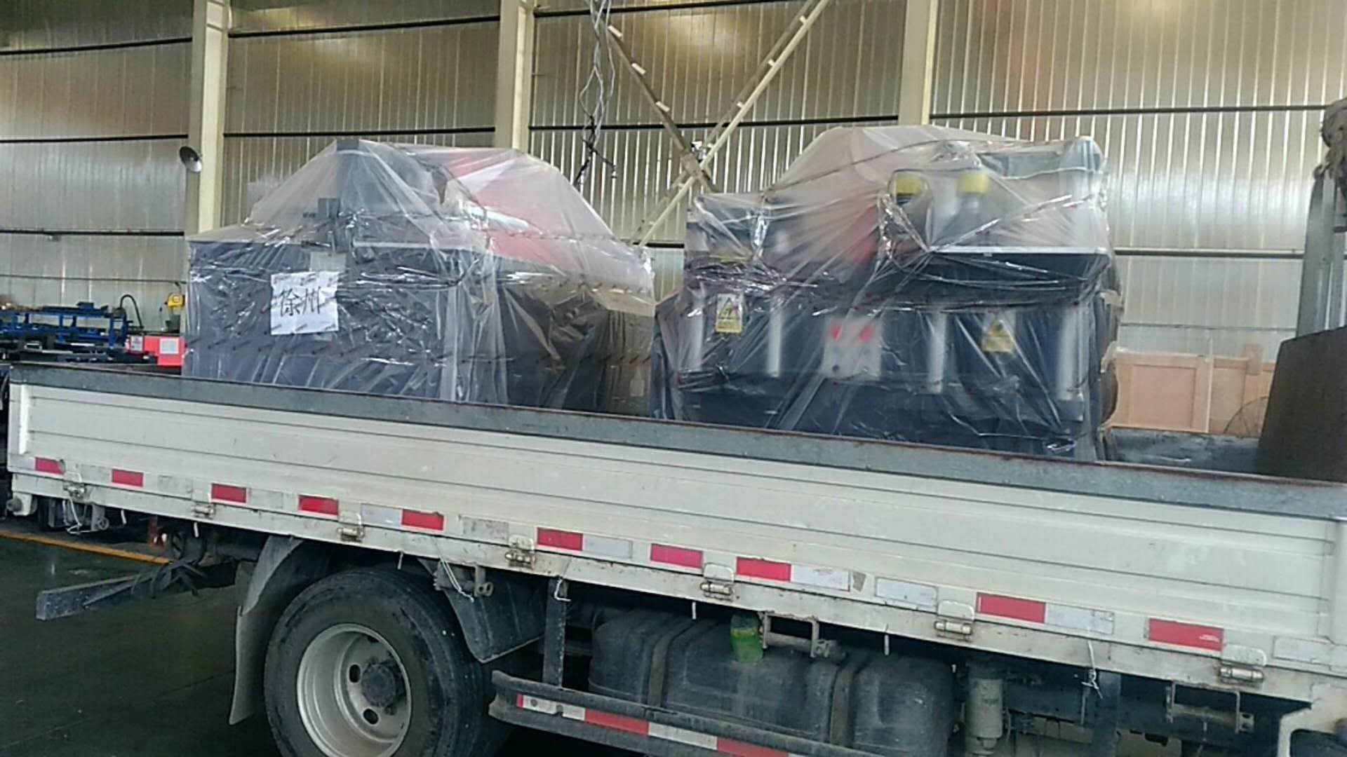江蘇省徐州市客戶訂購的銅排加工機已裝車出發啦！