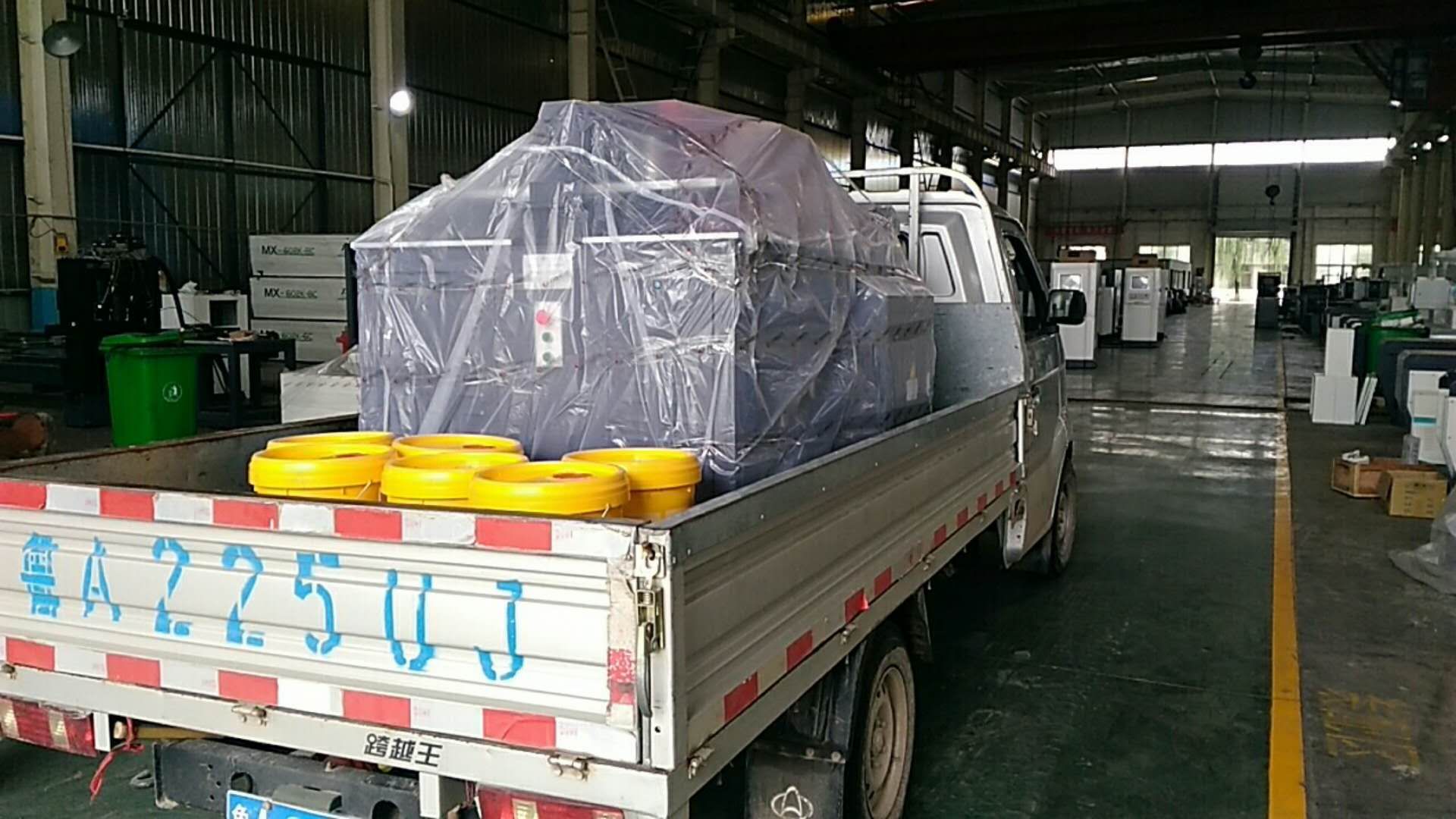 發往廣西玉林的數控銅排加工機已打包完畢出發