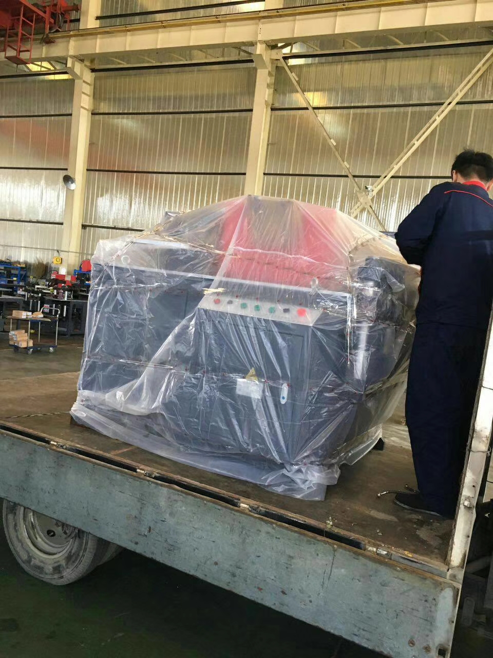 河北衡水市客戶訂購的數控母排加工機已裝車出發