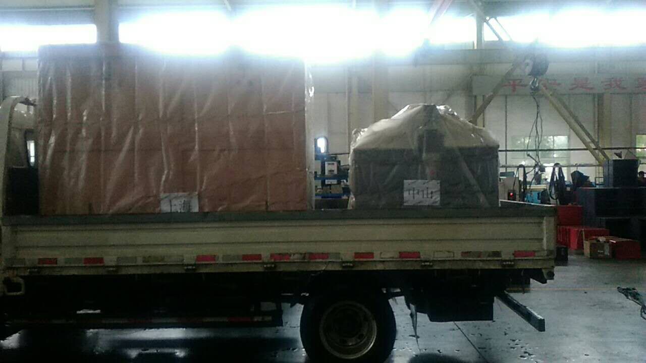 斯里蘭卡客戶訂購的數控銅排加工機