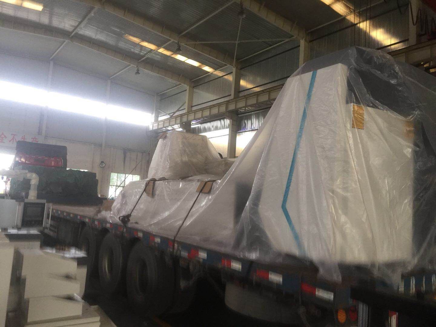 發往福建寧德的602K-7C數控母線沖剪機裝車出發