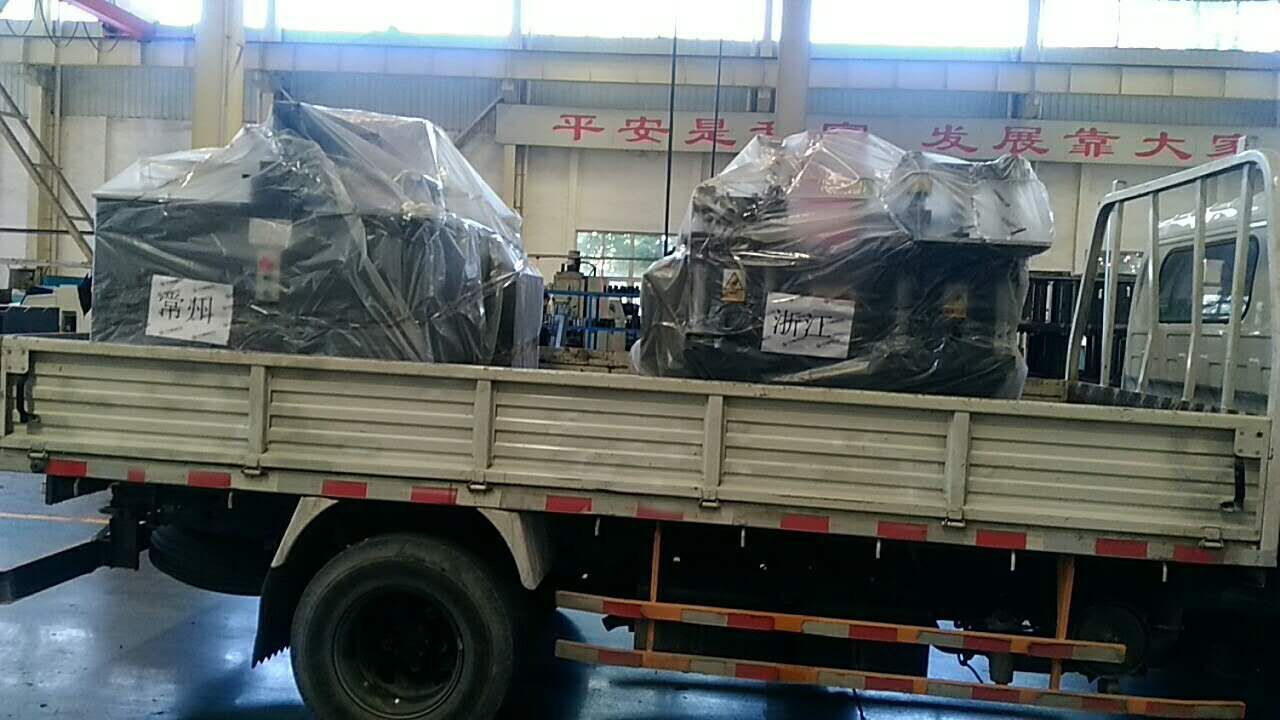發往江蘇省常州市的數控銅排加工機已順利出發