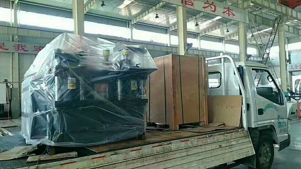湖北省荊門市客戶訂購的數控母排加工機已裝車準備出發