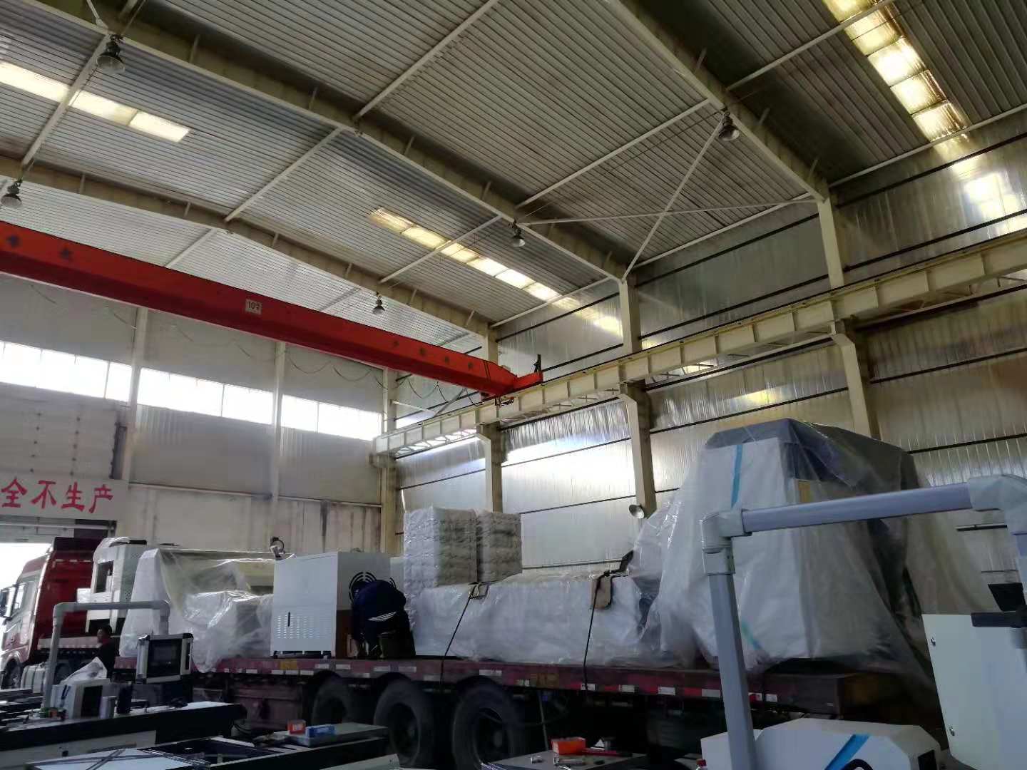 發往江蘇省常州市的數控母線沖剪機馬上就要出發了
