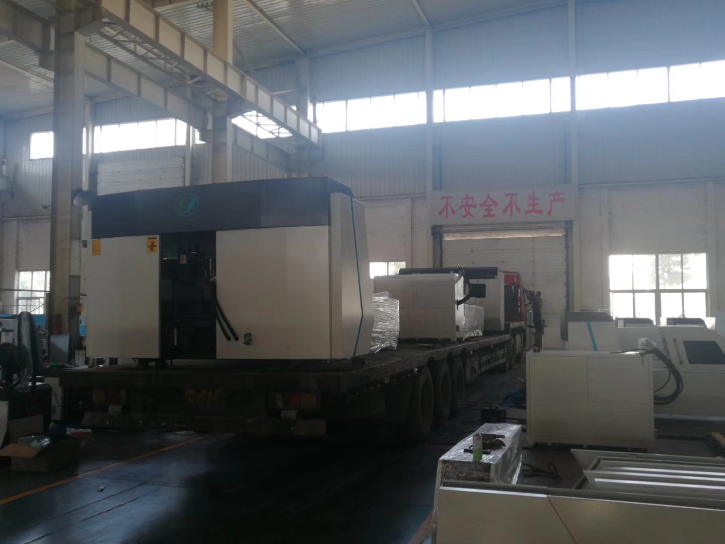 江蘇客戶訂購的兩套數控母線沖剪機和數控母線折彎機
