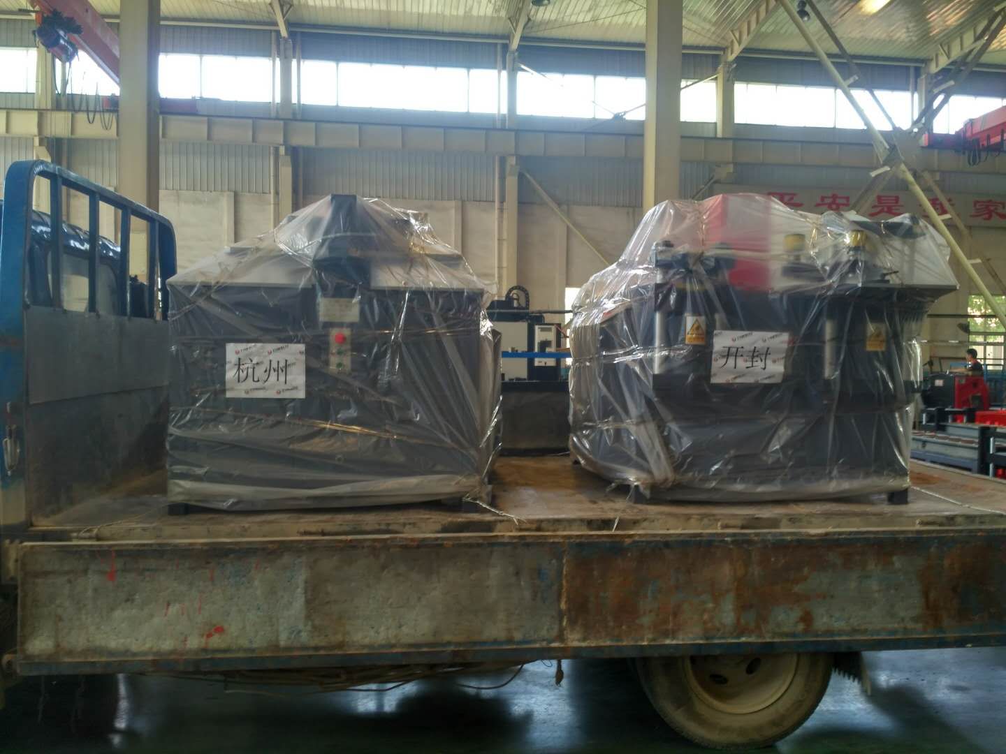 河南開封客戶訂購的數控母排加工機已發出