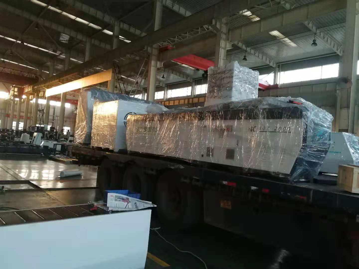 浙江寧波市客戶訂購的數控母線折彎機已裝車發貨啦！