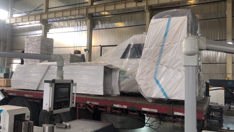 福建龍巖客戶訂購的數控母排沖剪機已整裝完畢裝備出發