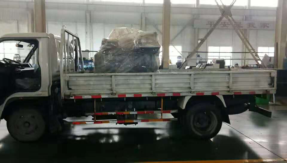 發往江蘇淮安的數控母線加工機已順利發貨