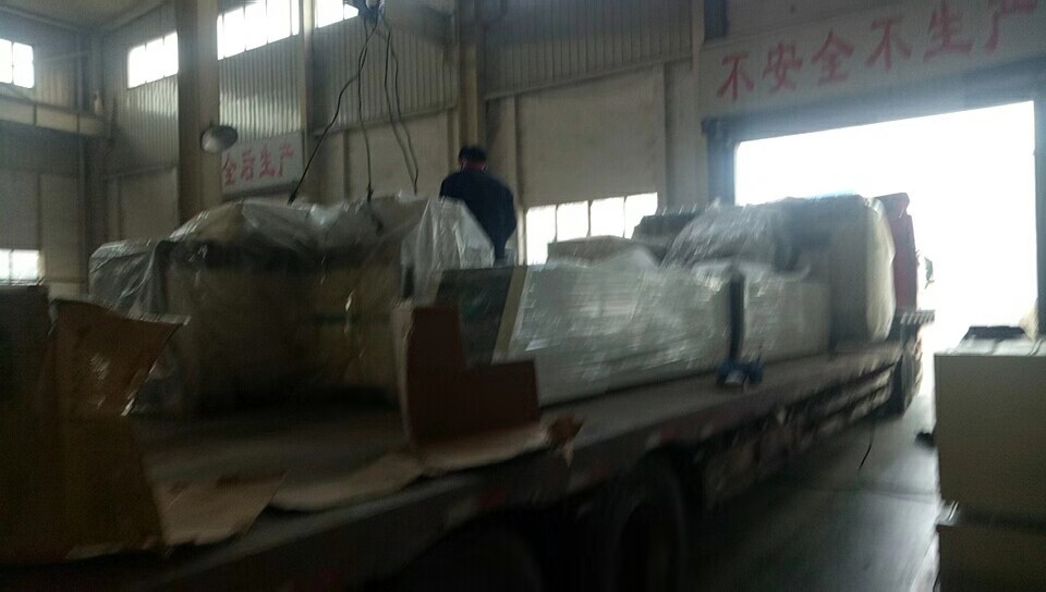 江蘇鹽城市客戶訂購的數控沖剪機昨日已順利出發