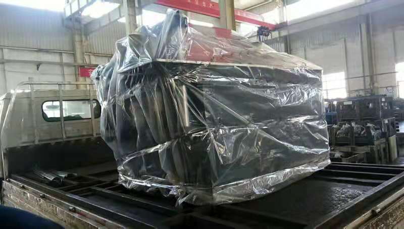 山東聊城客戶訂購的數控母線加工機昨日已裝車發貨