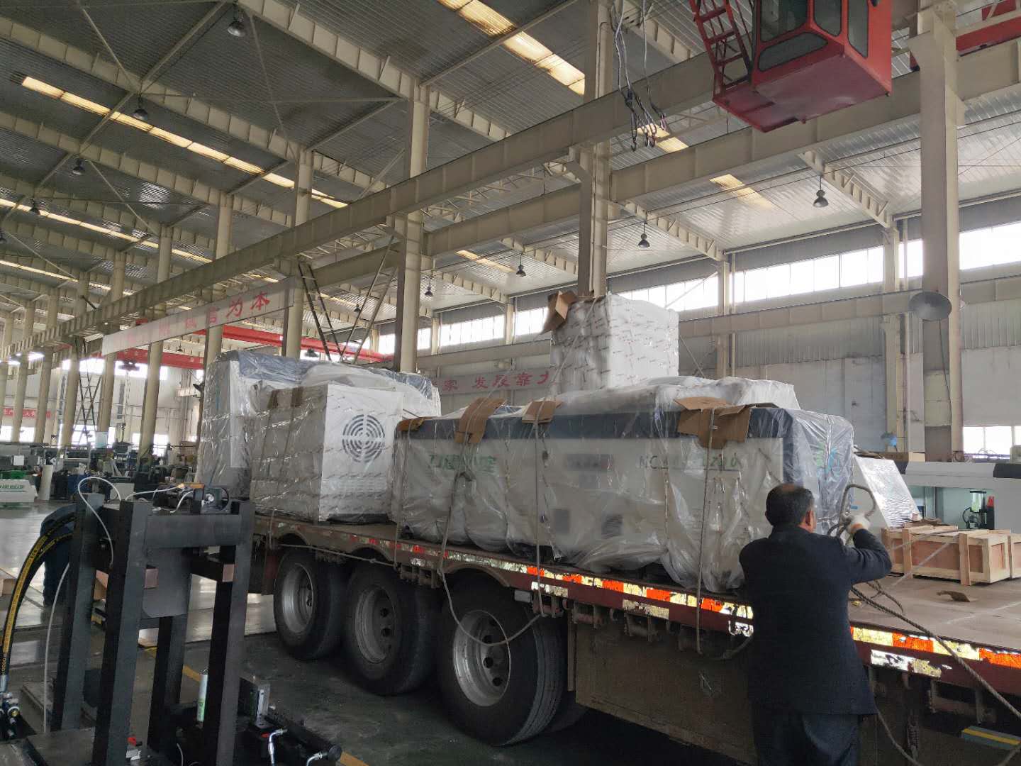 河南鄭州客戶訂購的40Z-2000數控母線折彎機
