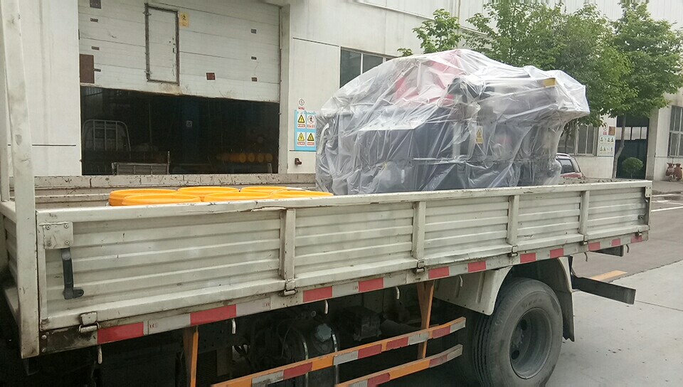 遼寧沈陽市客戶訂購的303E系列的數控銅排加工機