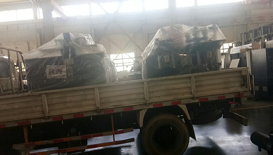 發往陜西和河北的數控母排加工機已裝車準備出發