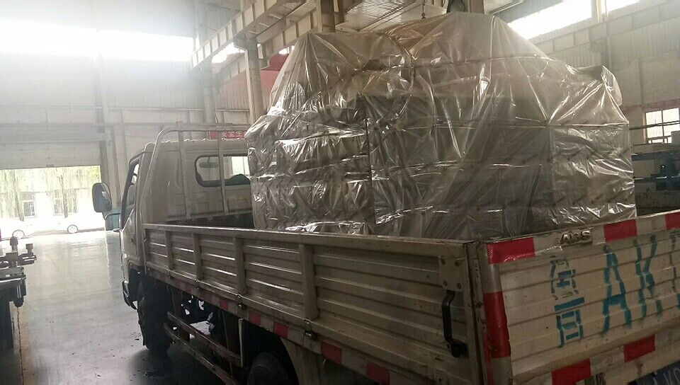 新疆經濟開發區客戶訂購的數控銅排加工機已準時發貨