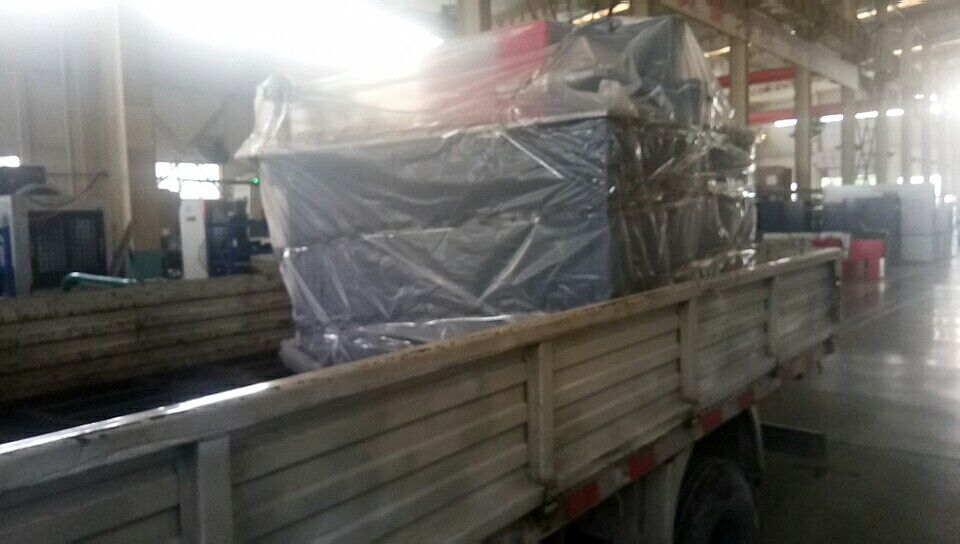 發往浙江湖州的數控母線加工機已順利裝車發出