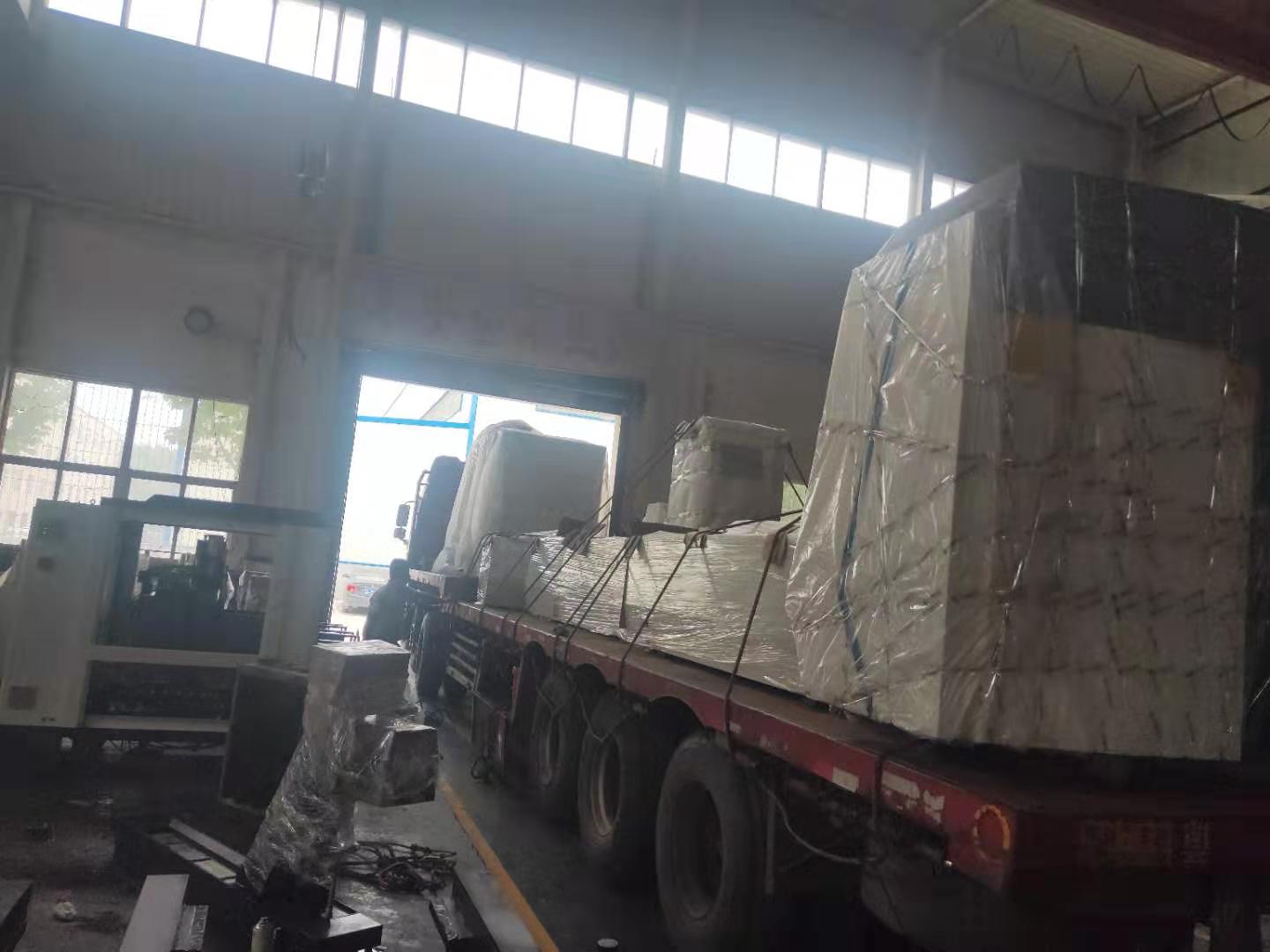 發往上海浦東區的數控母線沖剪機已準時發貨