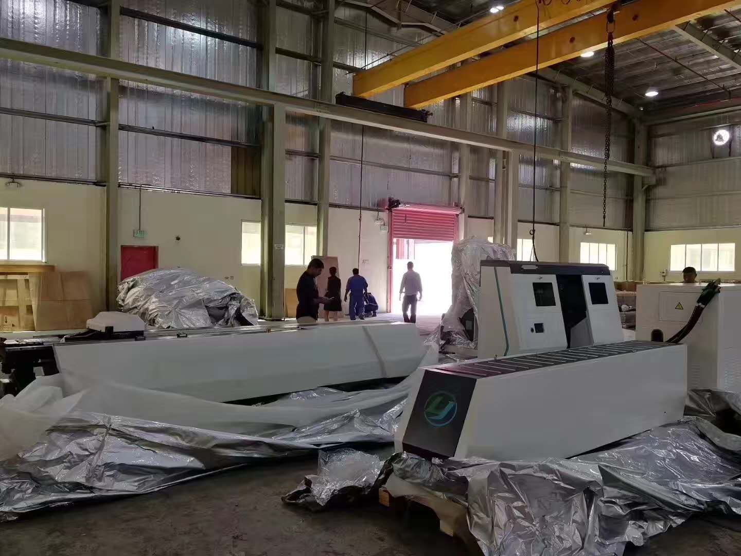 出口印度的數控母線沖剪機和數控母線折彎機已圓滿調試完畢