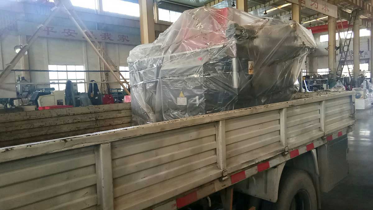 山東濟寧客戶訂購的數控銅排加工機已裝車準備出發