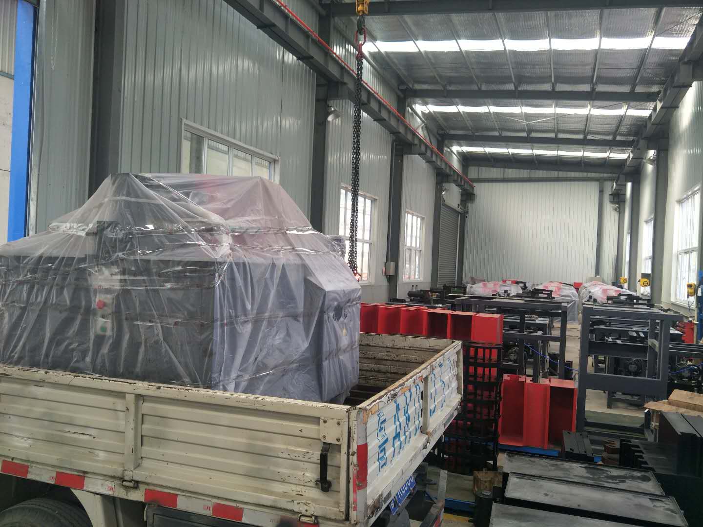 河南鄭州客戶訂購的303E數控母線加工機已順利發貨