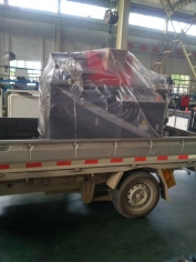 湖北武漢客戶訂購的銅排加工機已裝車出發