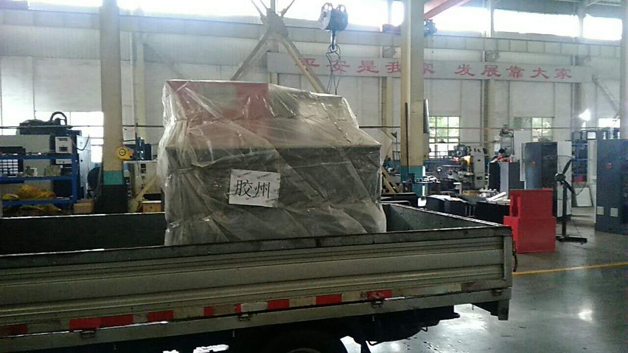 發往山東青島膠州的數控母排加工機已順利發貨