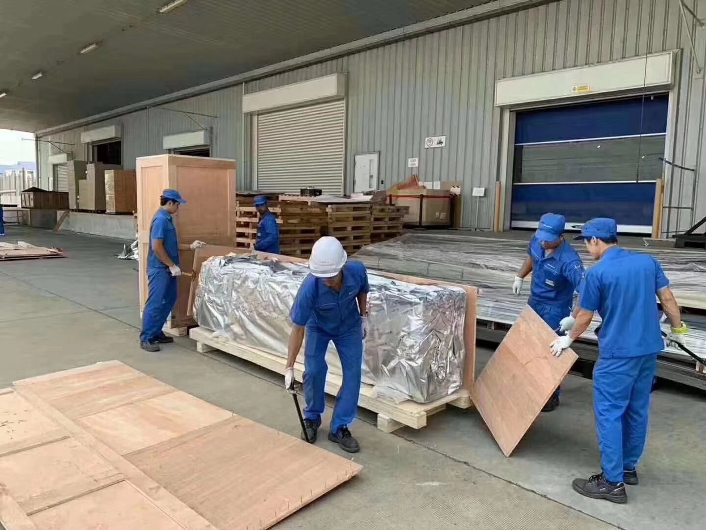 出口新加坡的數控母線加工機已到貨